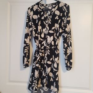 Cute floral black & white tie dress with buttons
